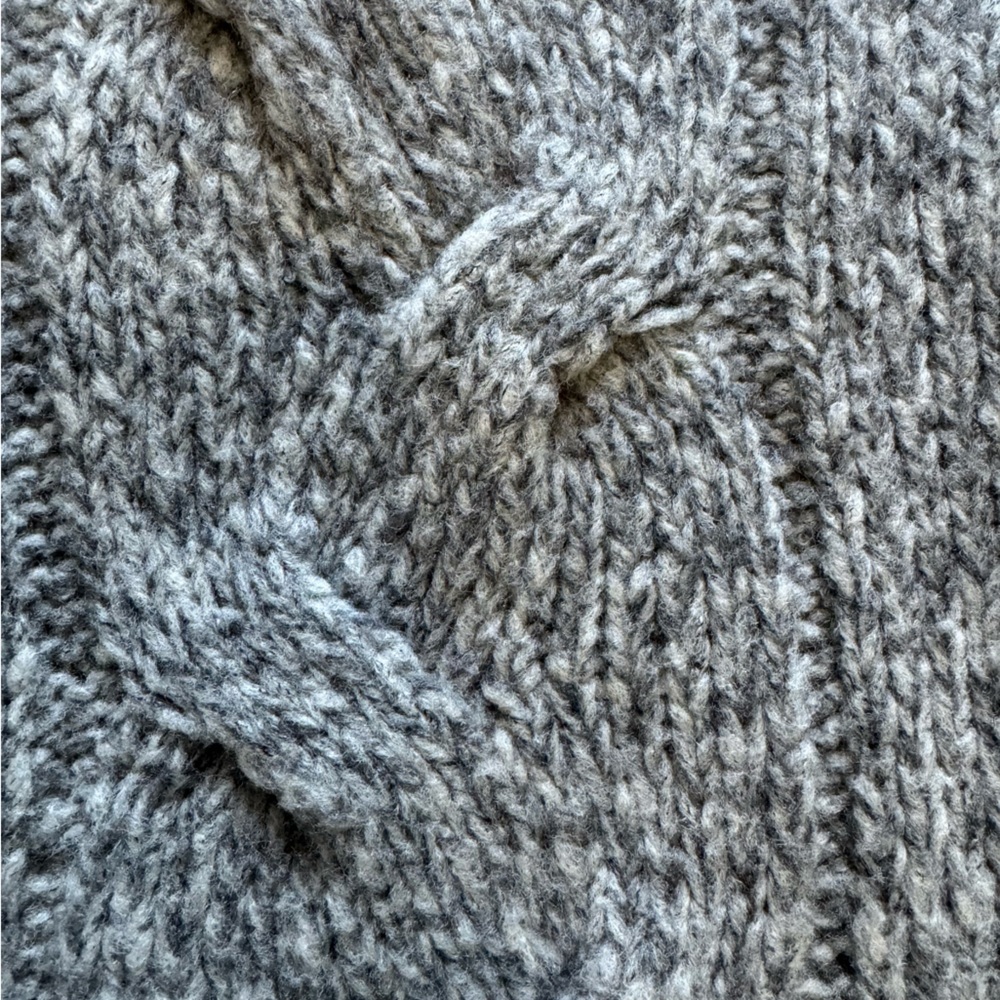 ANN TAYLOR GRAY CABLE KNIT MERINO BLEND (80%) SWEATER SZ M - Picture 7 of 7